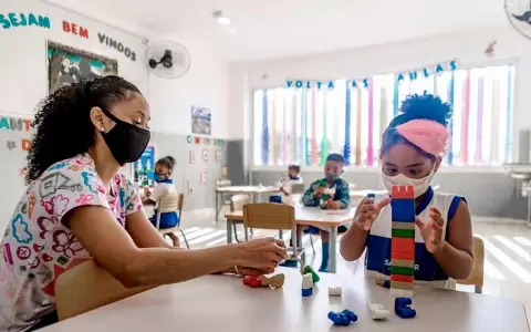 Brasil retom� clases presenciales con dudas de sindicatos docentes y epidemi�logos