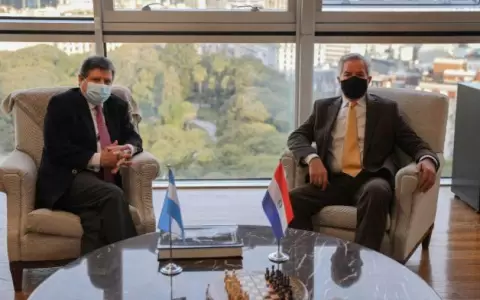 Paraguay solicit� apertura gradual de fronteras con Argentina y aumento de vuelos