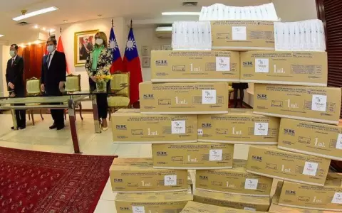 Salud recibe dos millones de jeringas para plan de inmunizaci�n contra el Covid-19