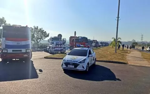 Camioneros cierran el tr�nsito en la Costanera de Asunci�n