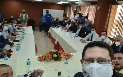 Tras 20 d�as de movilizaciones, finalmente se firma acta y camioneros levantan el paro