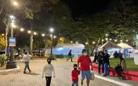 Dos hist�ricas plazas del centro de Asunci�n recuperan por completo su lum�nica