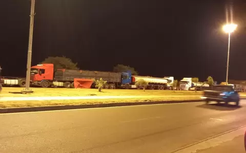 Dilatan un d�a m�s el paro de camioneros