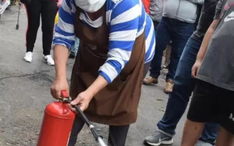 Capacitaron a �yuyeros� sobre uso de extintores: "Nos ayudar� much�simo"