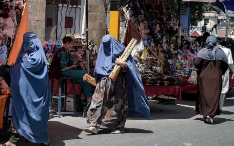 Los talibanes ya prohibieron voces femeninas en los medios y asesinaron a un cantante