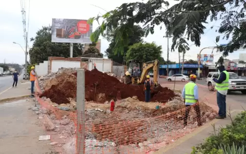 Cierran media calzada de Acceso Sur por obras y disponen calles alternativas