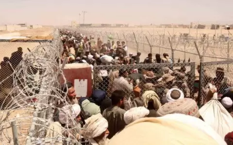 Talibanes est�n a 50 km de Kabul, toman otras tres ciudades y la gente huye en p�nico