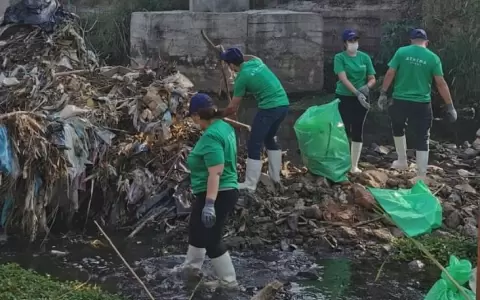 M�s de 200 voluntarios realizaron jornada de limpieza en el Arroyo Mburica�