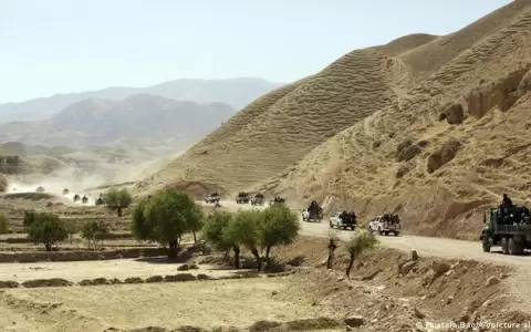 Talibanes se apoderan de dos capitales provinciales m�s en Afganist�n