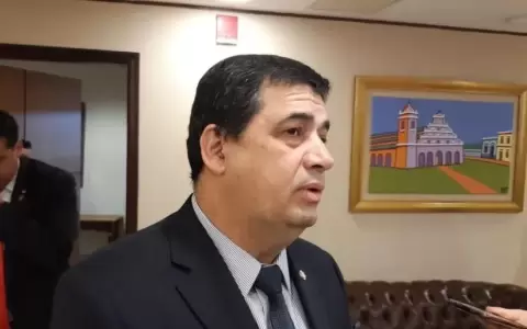 Vel�zquez se desmarca de caso lavado y patea pelota tata a la Justicia