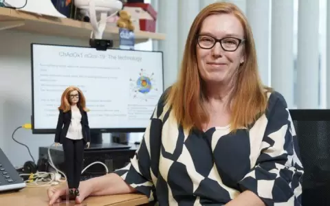 Las nuevas Barbies inspiradas en creadora de la vacuna AstraZeneca y otras mujeres de la ciencia