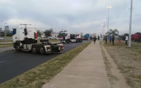 Camioneros: �Estamos para aguantar un mes m�s�
