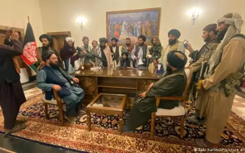 Talibanes toman el control del palacio presidencial en Kabul