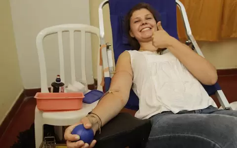 �Cu�nto tiempo despu�s de recibir la vacuna contra COVID-19 se puede donar sangre?