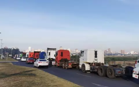 Camioneros: �Se tiene el compromiso de que van a levantar el paro hoy�, seg�n ministro