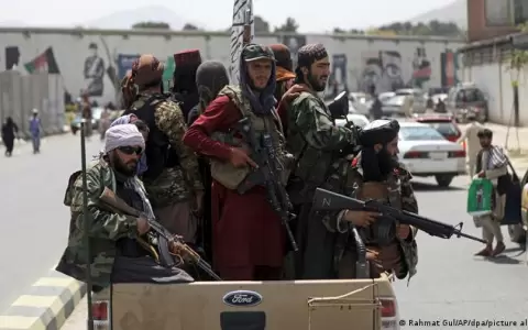 Banco Mundial congela entrega de fondos a talibanes afganos