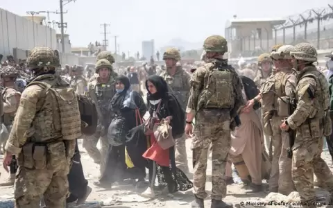 EE.UU. refuerza con vuelos comerciales su evacuaci�n en Afganist�n
