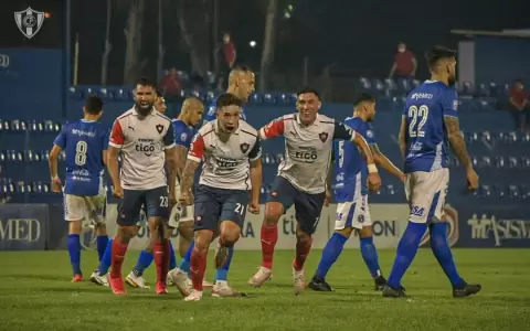 Cerro Porte�o remonta a Sol de Am�rica en un complicado partido