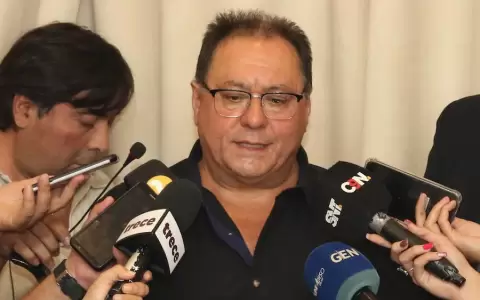 Jos� Alderete: �El partido colorado es mucho m�s grande que Horacio Cartes y Friedmann�
