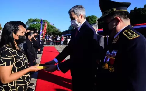 Mario Abdo particip� de ceremonia por el D�a de la Polic�a Nacional