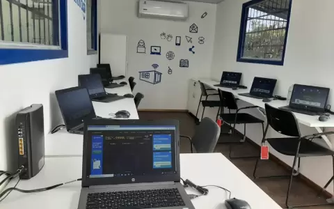 Telef�nicas entregar�n m�s de 8.000 notebooks con internet y 30 telecentros
