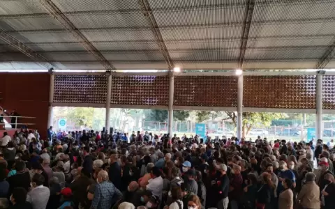 Masiva concurrencia, caos y aglomeraciones en vacunatorios para segunda dosis