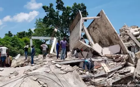 Sube a 304 la cifra de muertos por potente sismo en Hait�
