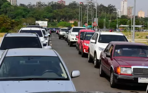 Vacunatorios repletos en busca de la segunda dosis