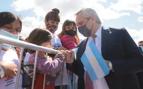 El presidente argentino promete corregir errores tras el traspi� en las primarias