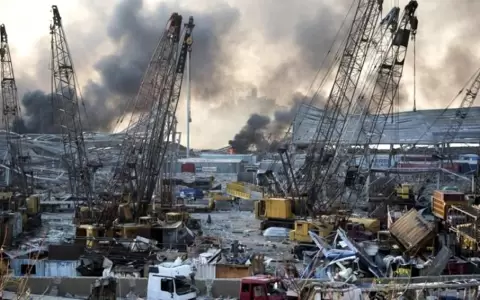La Justicia pidi� la detenci�n de un exministro por explosi�n en el puerto de Beirut