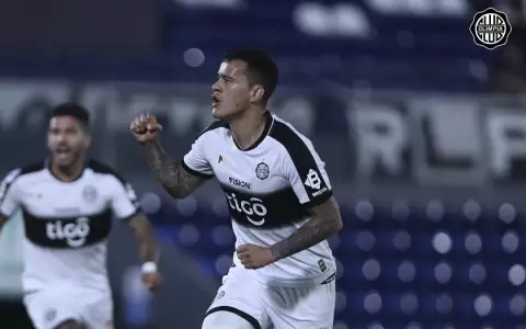 Olimpia gana, gusta y golea en el cl�sico blanco y negro