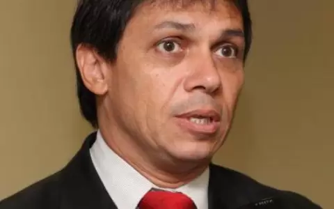 Fern�ndez y Ar�valo deben aclarar conflicto entre ambos, seg�n Paciello