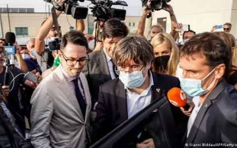 "Seguir� peleando", asegura Puigdemont tras su liberaci�n
