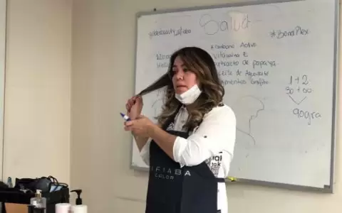 Profesional halla f�rmula para fusionar  su amor por peluquer�a y docencia