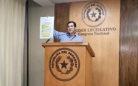 Ahora Ar�valo es quien denuncia a Fern�ndez por corrupci�n