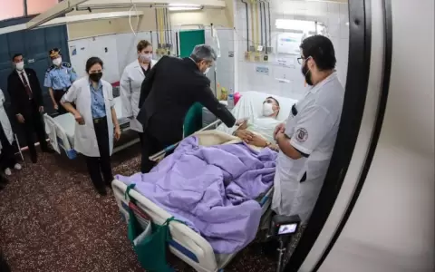 Mario Abdo visit� a los polic�as heridos en el Rigoberto Caballero