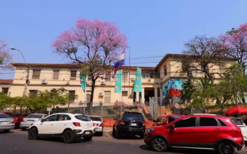 Gobierno propone compensaci�n salarial para m�dicos
