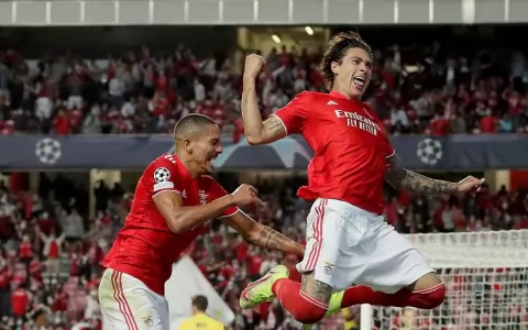 Benfica propina otra goleada al Bar�a, que cae al fondo de la tabla