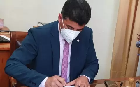 Senador V�ctor R�os oficializ� candidatura a ministro de la Corte
