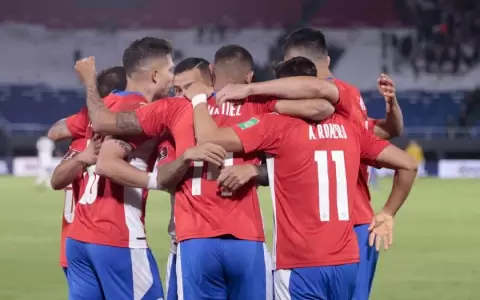 La Albirroja cumple ante Venezuela y se mete de nuevo en la lucha