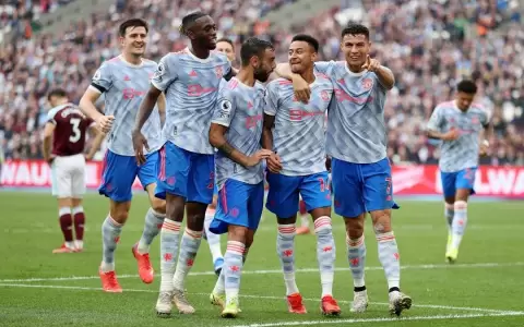CR7 marca y Manchester derrota a West Ham en un final de locos