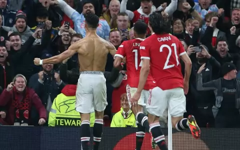 CR7 se viste de h�roe y le da la victoria al United en la �ltima jugada