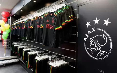 UEFA proh�be al Ajax el uso de la camiseta homenaje a Bob Marley