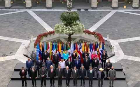 L�pez Obrador pide construir "algo parecido a la Uni�n Europea" en la cumbre Celac