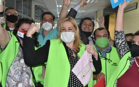Absuelven de culpa y pena a Mar�a Esther Roa por protesta anticorrupci�n en plena cuarentena