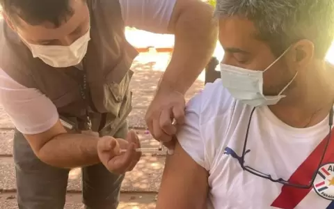 Mario Abdo se vacun� contra el Covid 19 este domingo