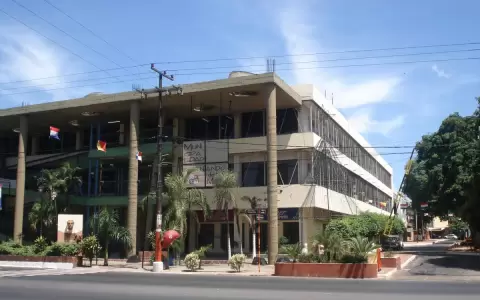 Mientras en Asunci�n suben sueldos, en Fernando proponen topes