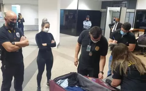 Entrenadora cae con droga en aeropuerto