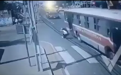 Joven que cay� del colectivo est� con muerte cerebral