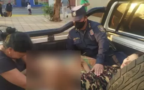 Destacable: Tres polic�as ayudaron a dar a luz a una mujer